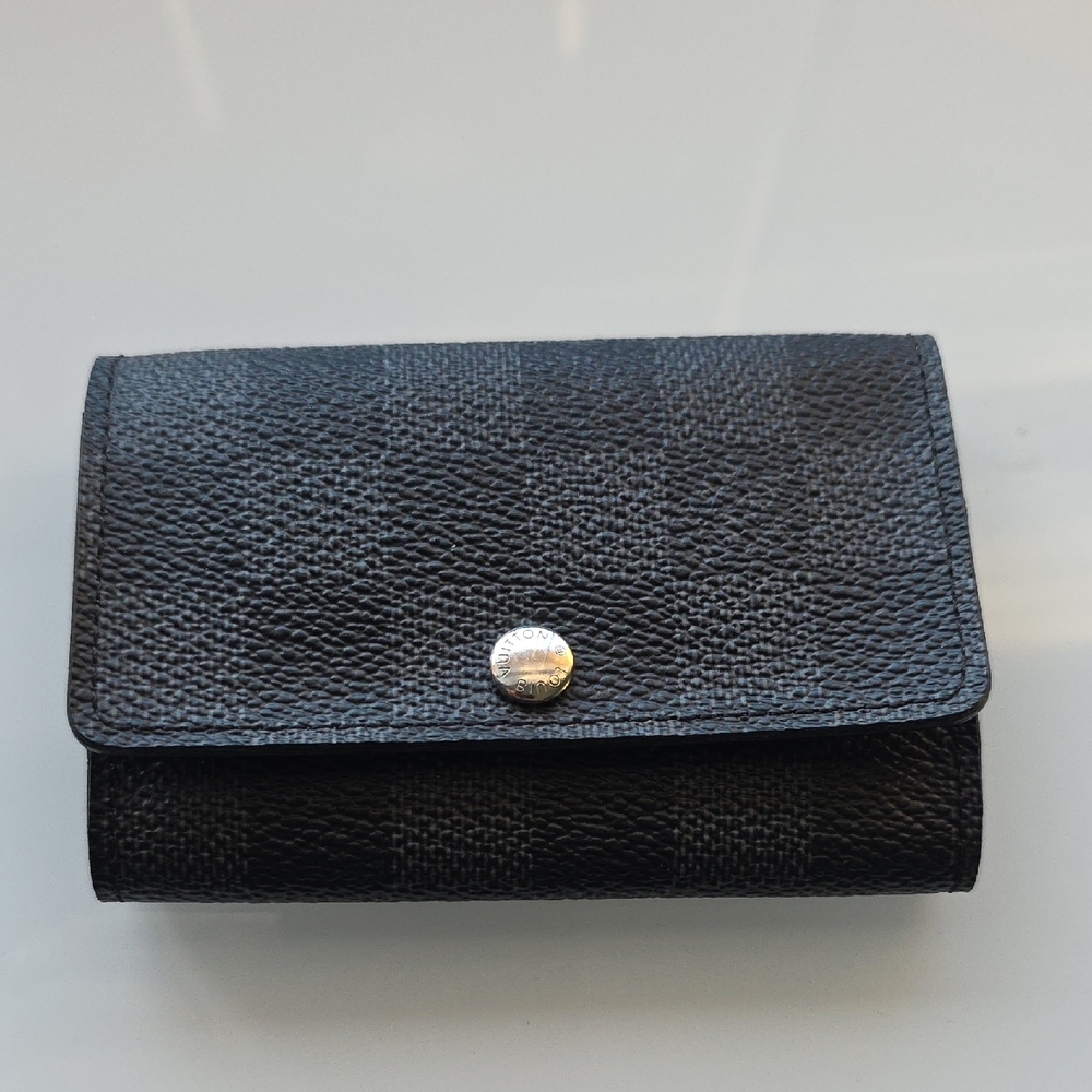 Authentic Louis Vuitton  6 Key Case Damier Graphite